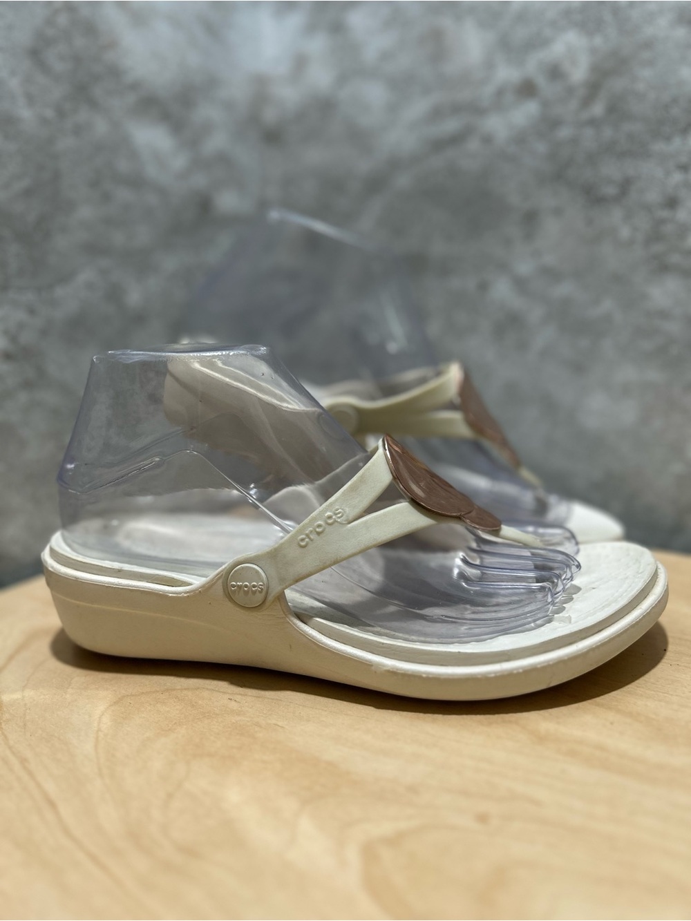 Crocs Sanrah Liquid Metallic Thong Sandals women’s size 7